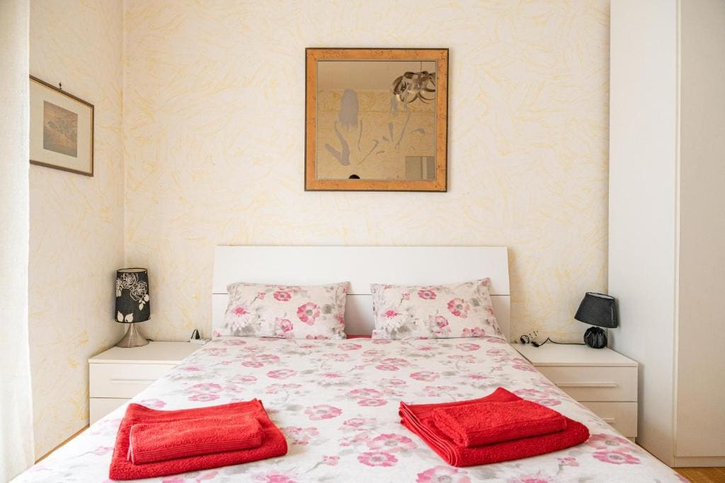 Double Room with Balcony room - Image 3