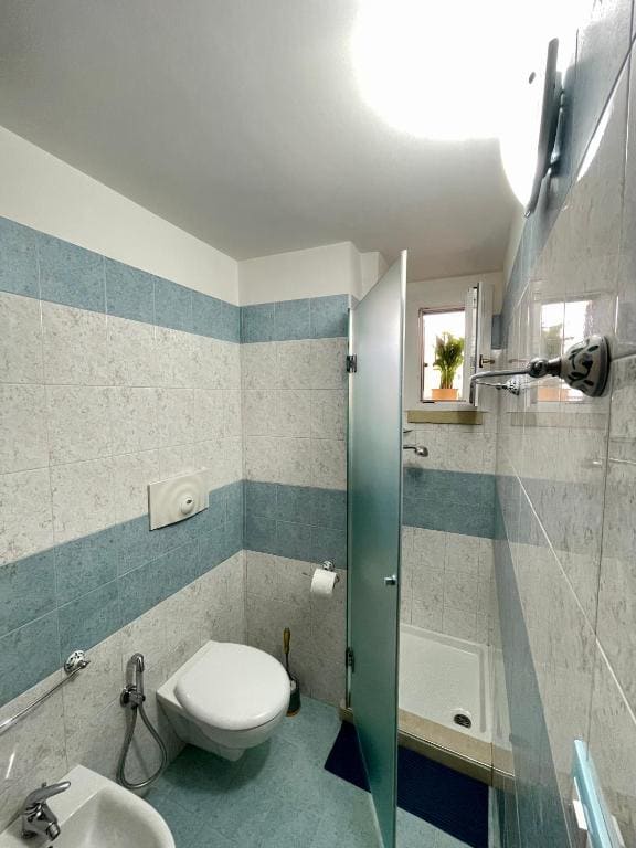 Quadruple Room with Private Bathroom room - Image 2