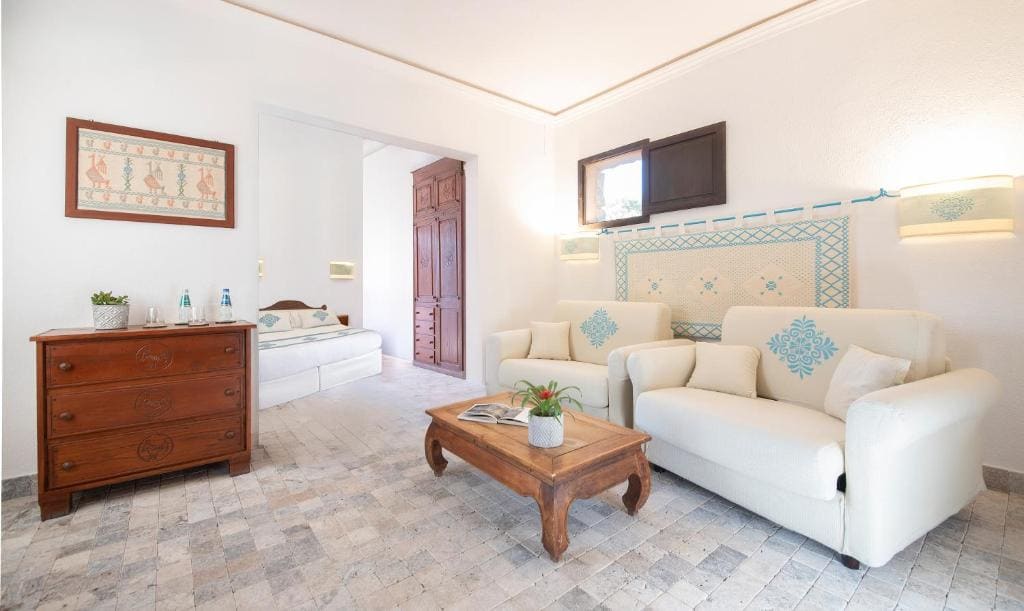 Family Junior Suite (2 adults+1 child) room - Image 2
