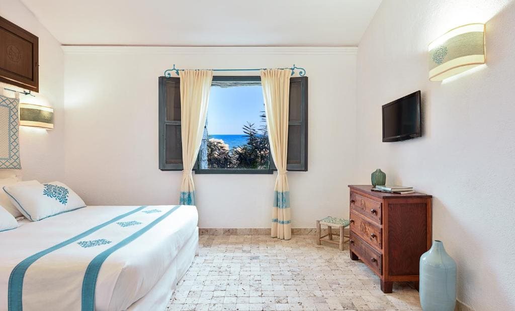 Superior Double Room with Sea View room - Image 3