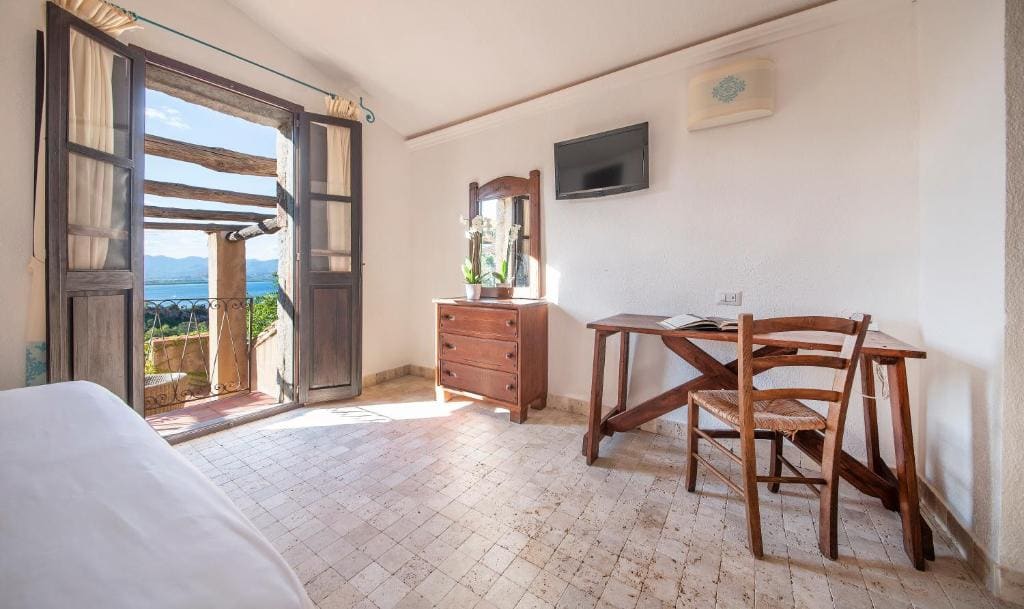Superior Family Room with Sea View (2 Adults + 1 Child) room - Image 2