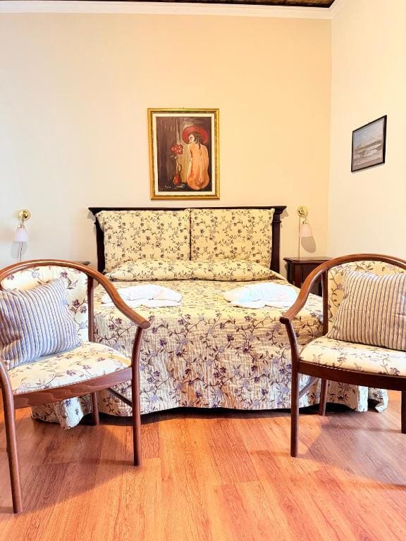 Family Room with Balcony room - Image 1