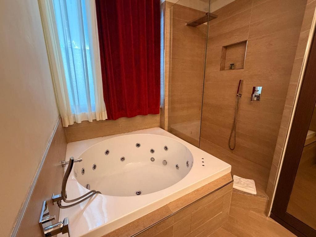 Deluxe Double Room room - Image 1