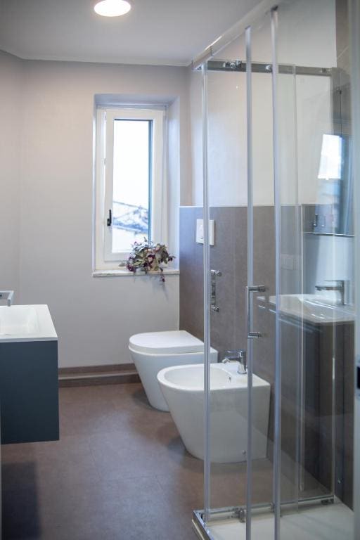 Double Room with Private External Bathroom room - Image 2