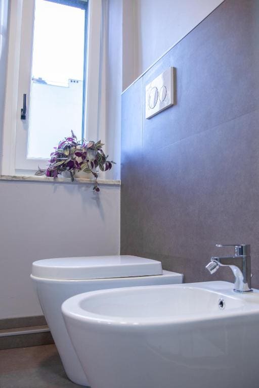 Double Room with Private External Bathroom room - Image 3