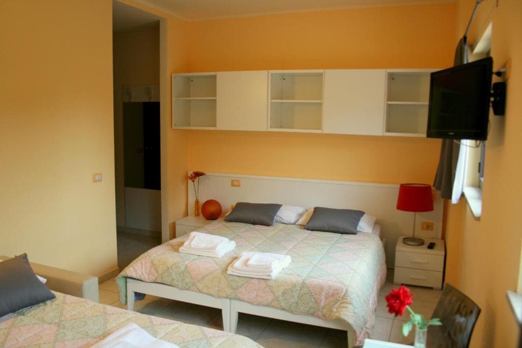 Family Room With Kitchenette room - Image 3
