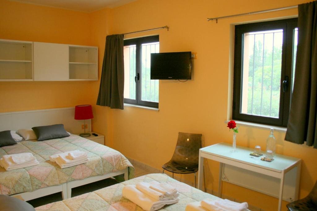 Family Room With Kitchenette room - Image 2