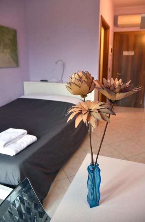 Small Double Room room - Image 3