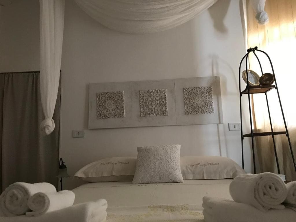 Small Double Room room - Image 3