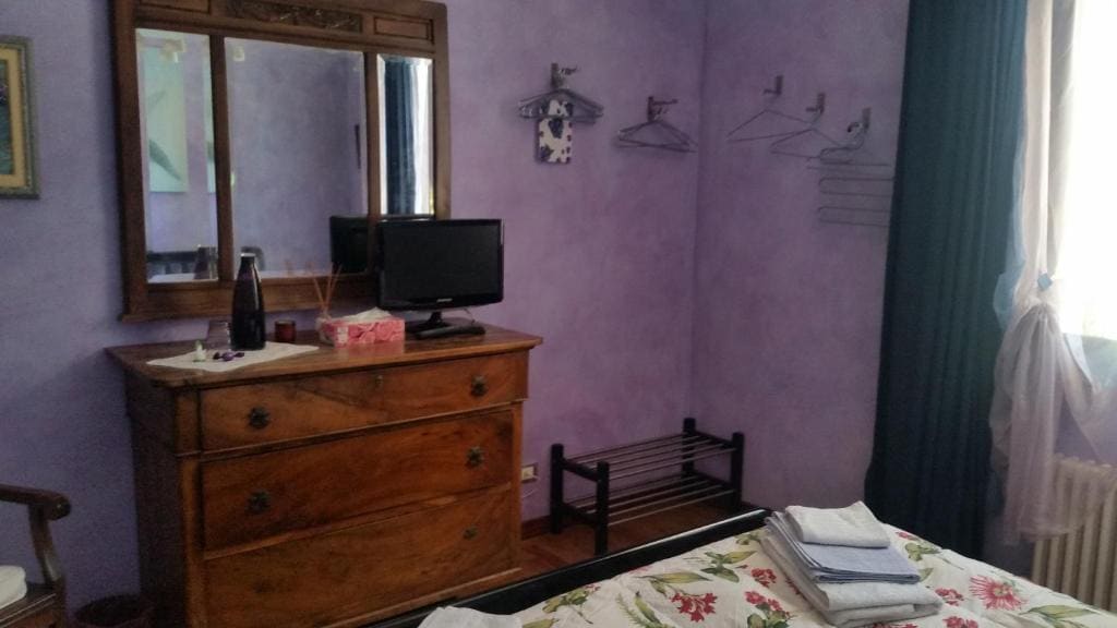 Double Room with Private External Bathroom room - Image 2