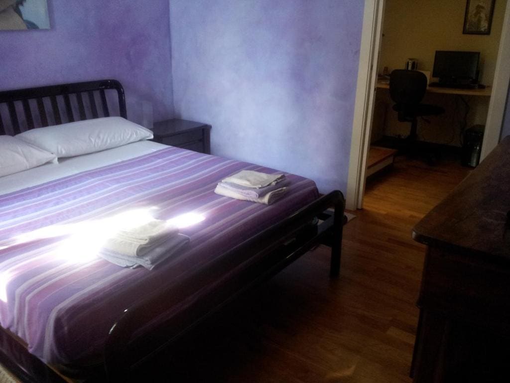 Double Room with Private External Bathroom room - Image 3