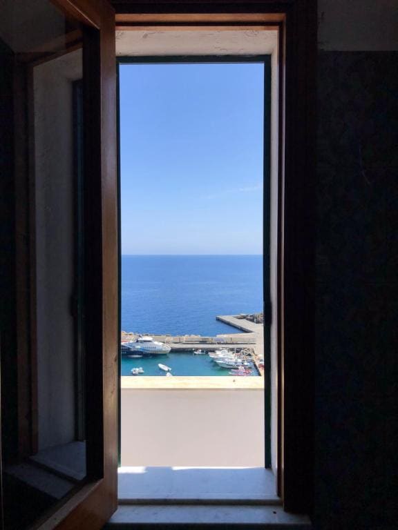 Double Room with Sea View room - Image 1