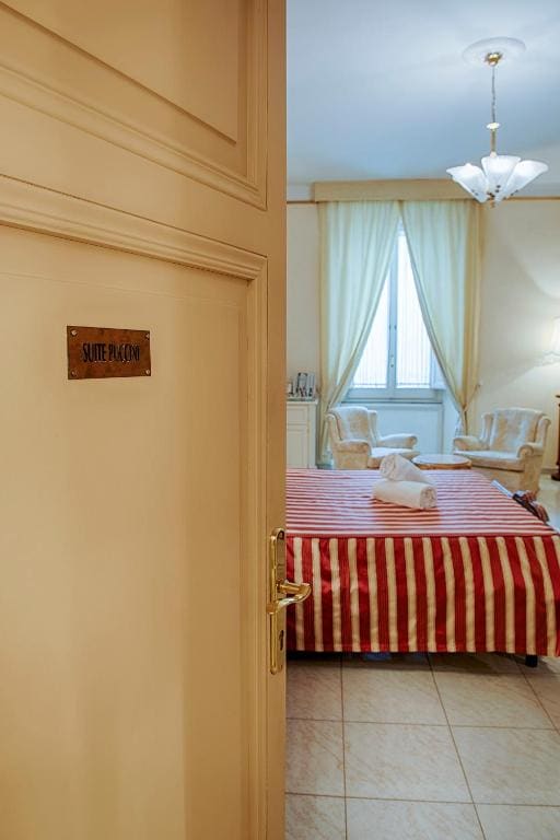 Suite room - Image 1