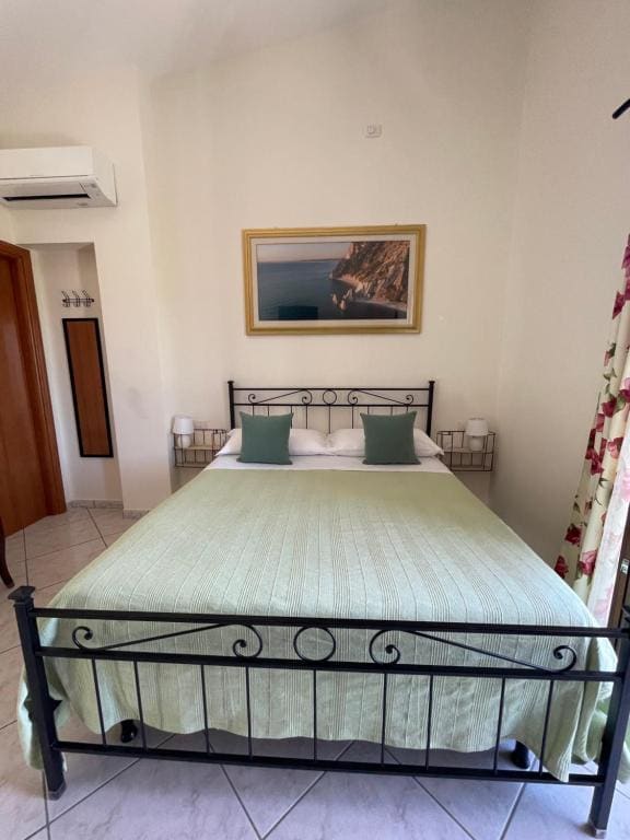 Double Room with Balcony room - Image 2