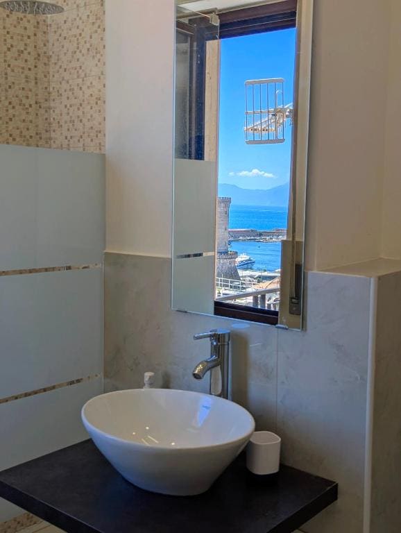 Deluxe Double Room with Sea View room - Image 1
