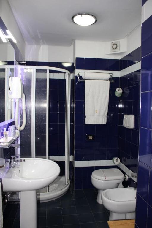 Double or Twin Room with Balcony room - Image 3