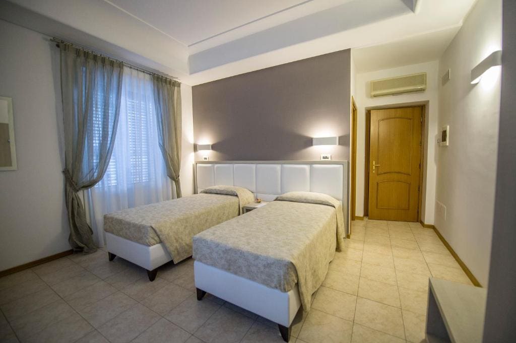 general room - Image 3