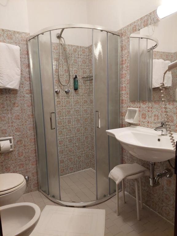 Economy Triple Room room - Image 1