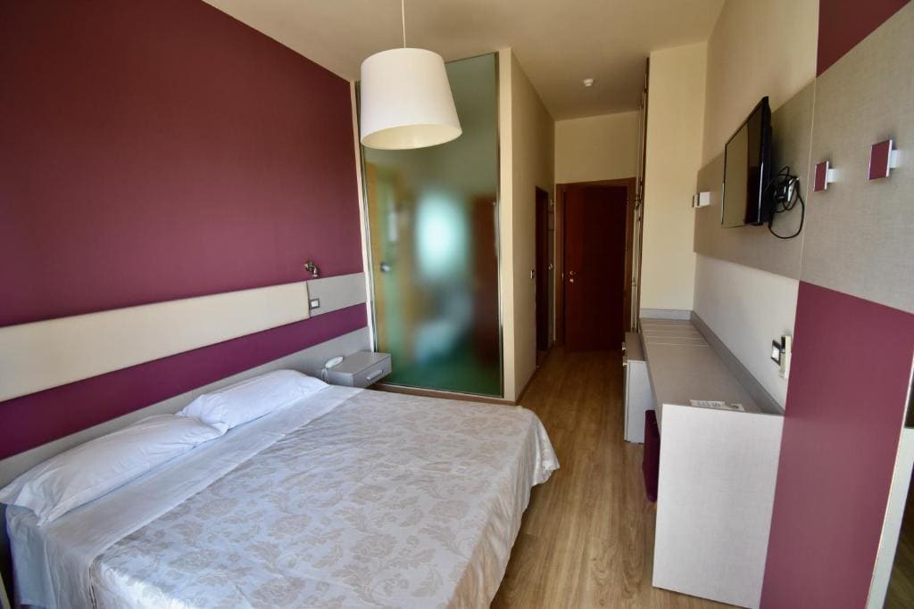 Standard Double or Twin Room room - Image 3
