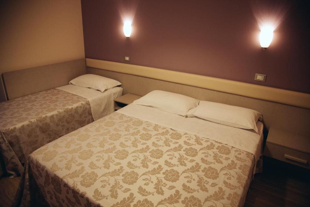 Standard Triple Room room - Image 3