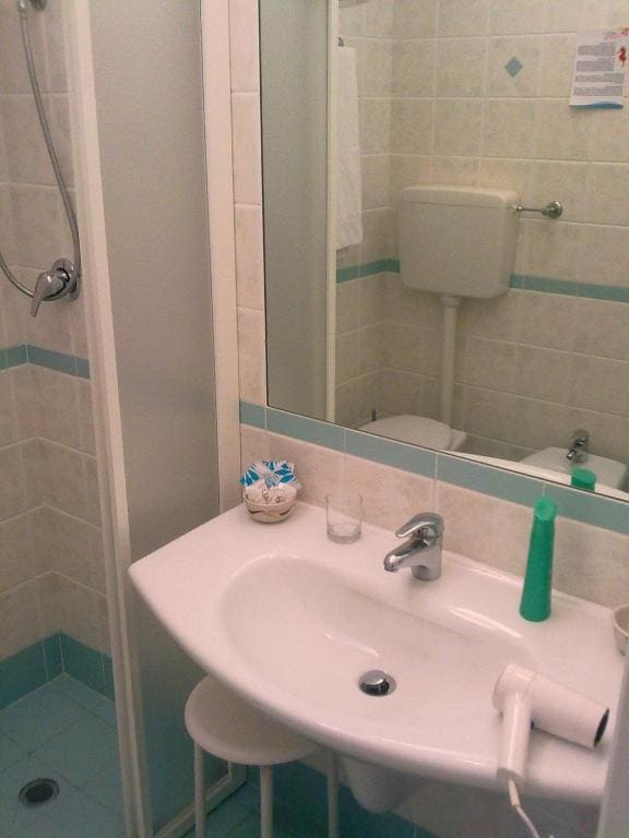 Standard Triple Room room - Image 1