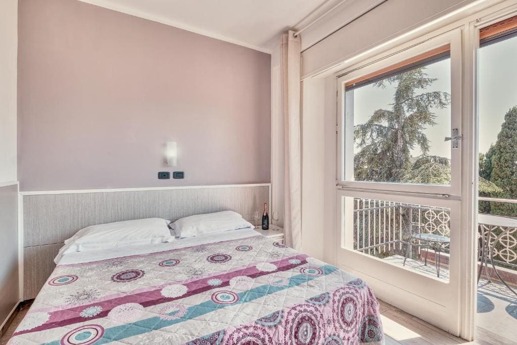 Standard Double Room with Garden View room - Image 2