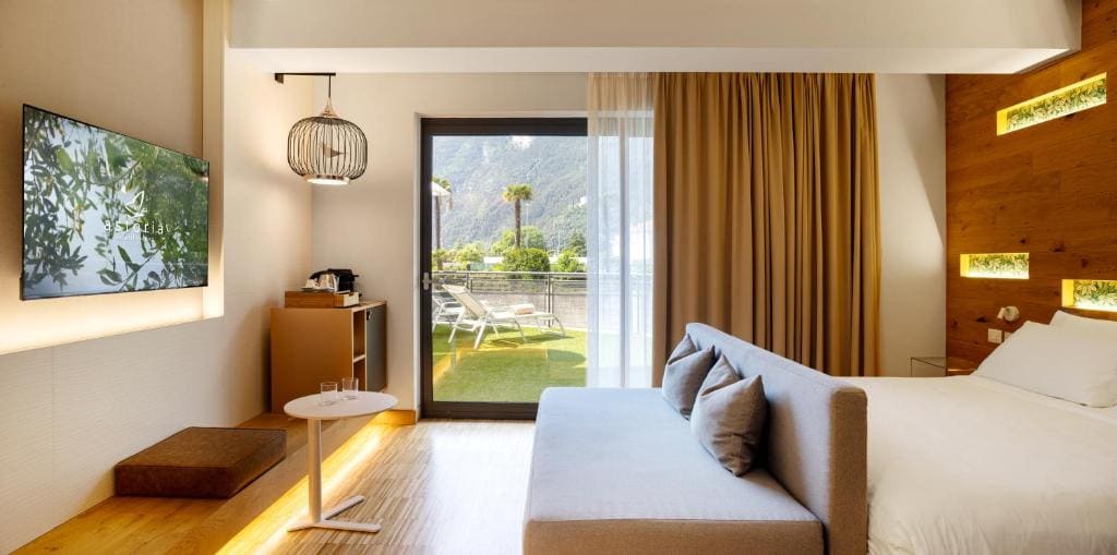 Junior Suite with Terrace and Park View room - Image 2