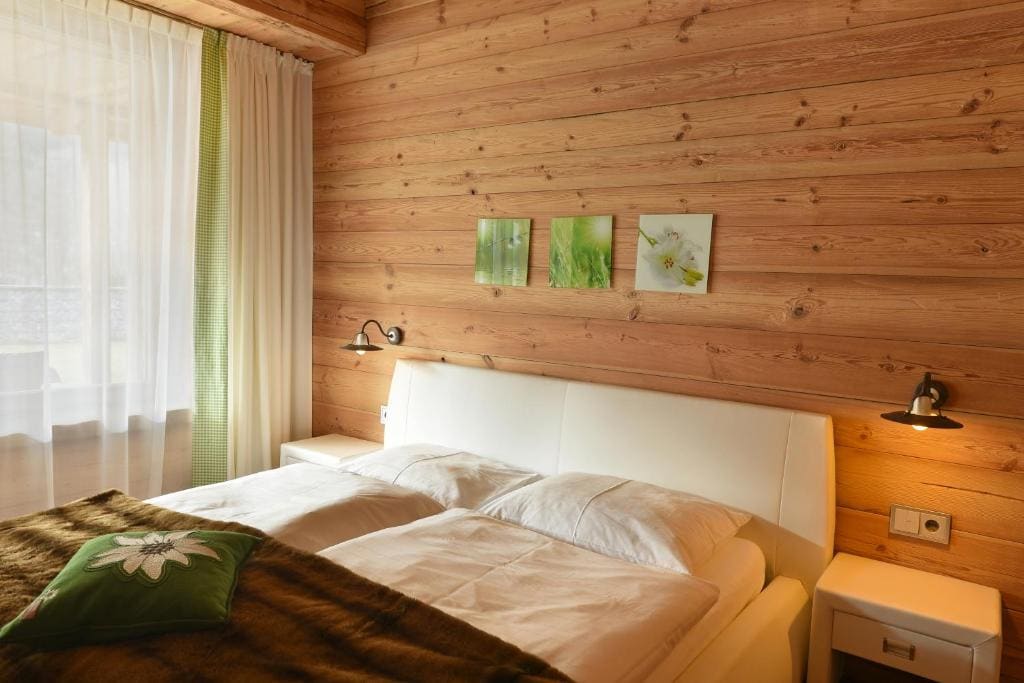 One-Bedroom Apartment room - Image 2