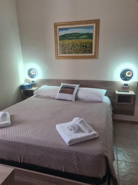 Double Room with Private Bathroom room - Image 3