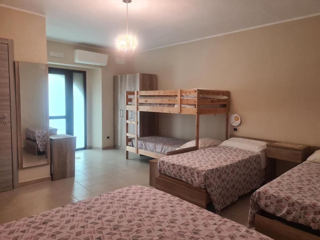 Family Room with Private Bathroom room - Image 1