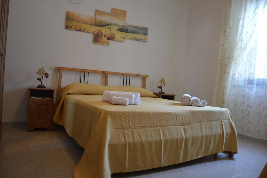 One-Bedroom Apartment room - Image 1