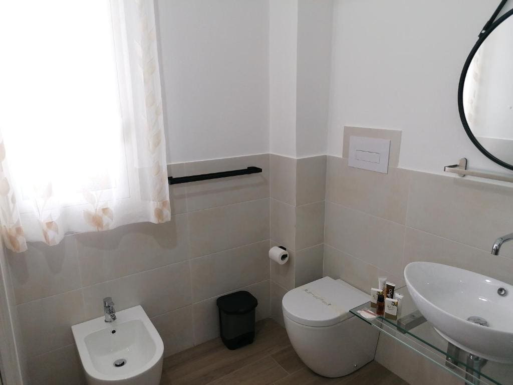 Deluxe Room room - Image 3