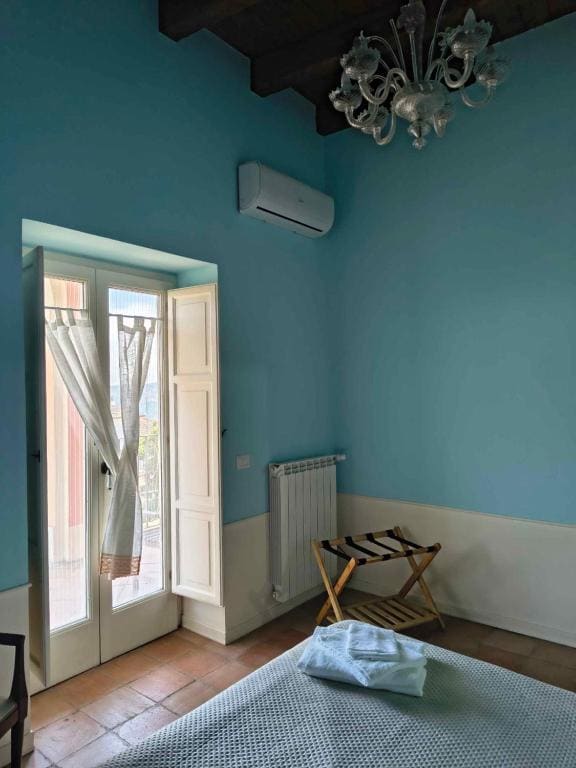 Double Room with Mountain View room - Image 3