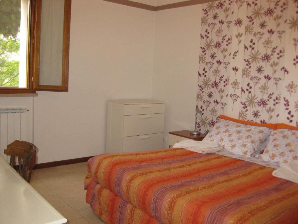Family Room with Private Bathroom room - Image 3