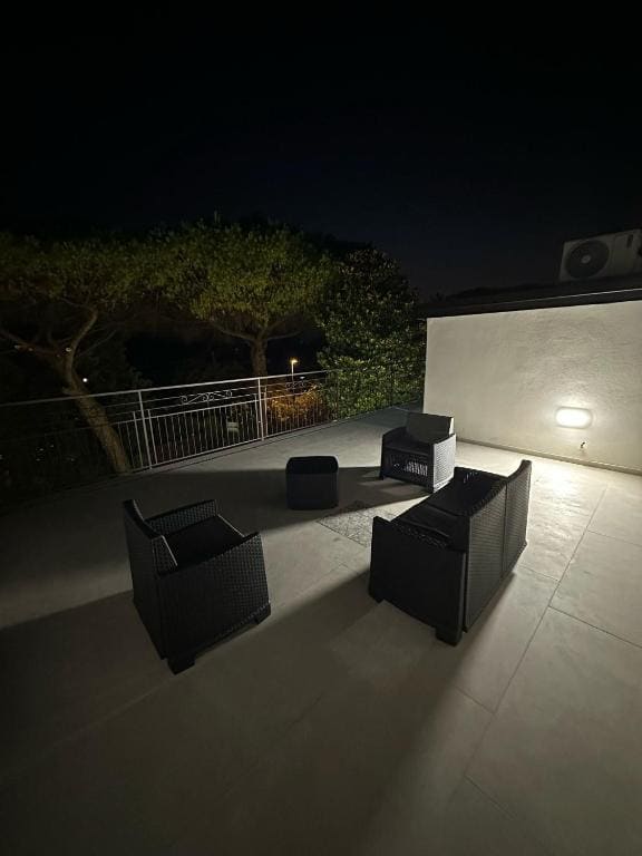 Double Room with Balcony room - Image 3