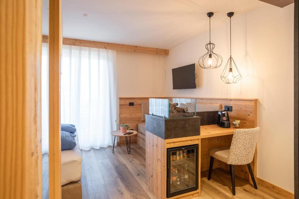 Standard Double or Twin Room with Balcony room - Image 2