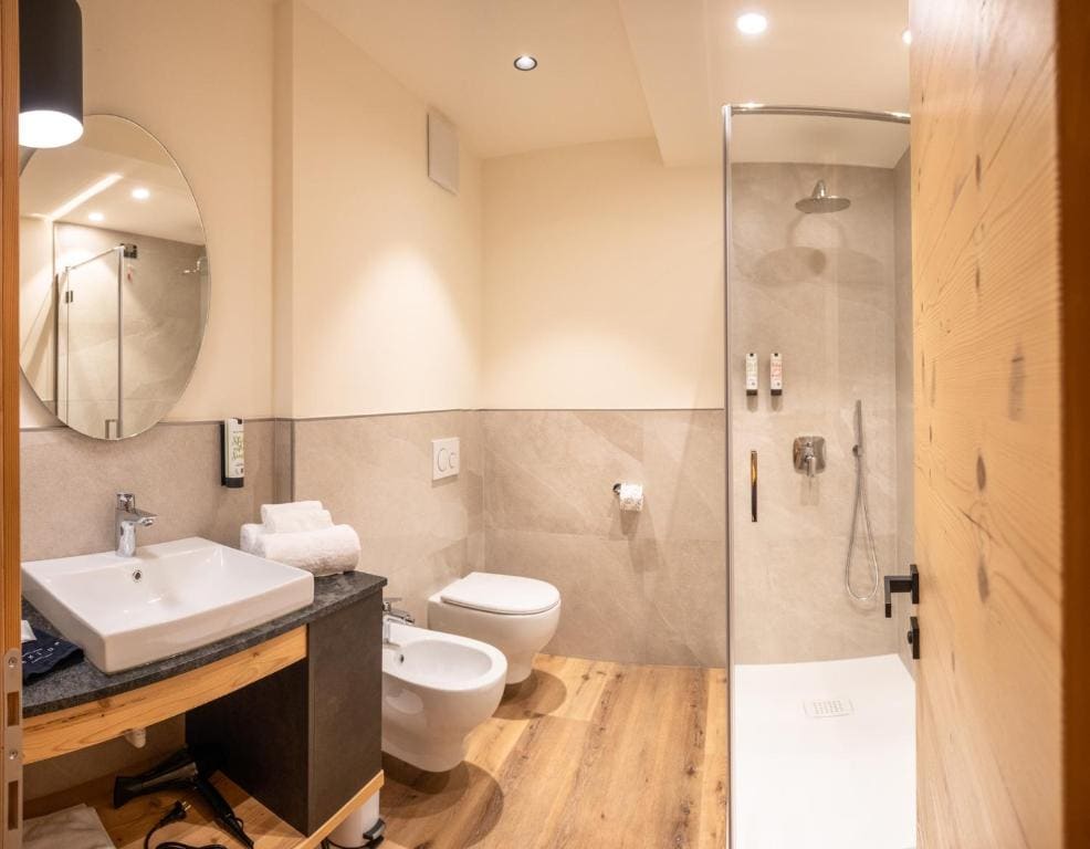 Superior Double or Twin Room room - Image 3