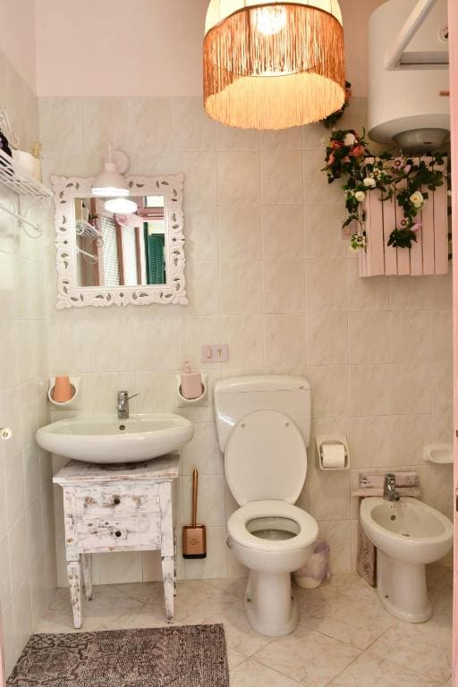 Double Room with Private External Bathroom room - Image 3