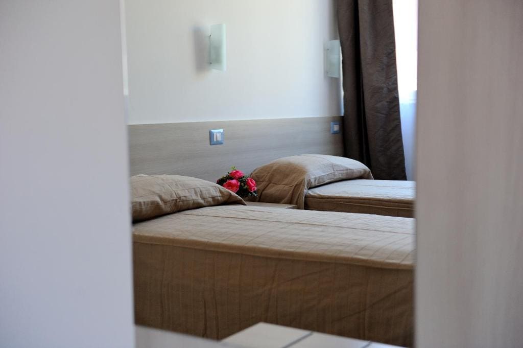 Quadruple Room with City View room - Image 2