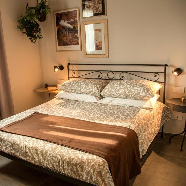 Double Room with Private Bathroom room - Image 1