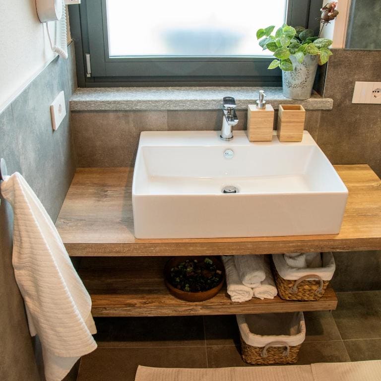 Double Room with Private Bathroom room - Image 3