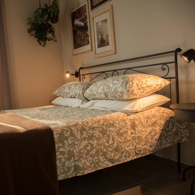 Double Room with Private Bathroom room - Image 2