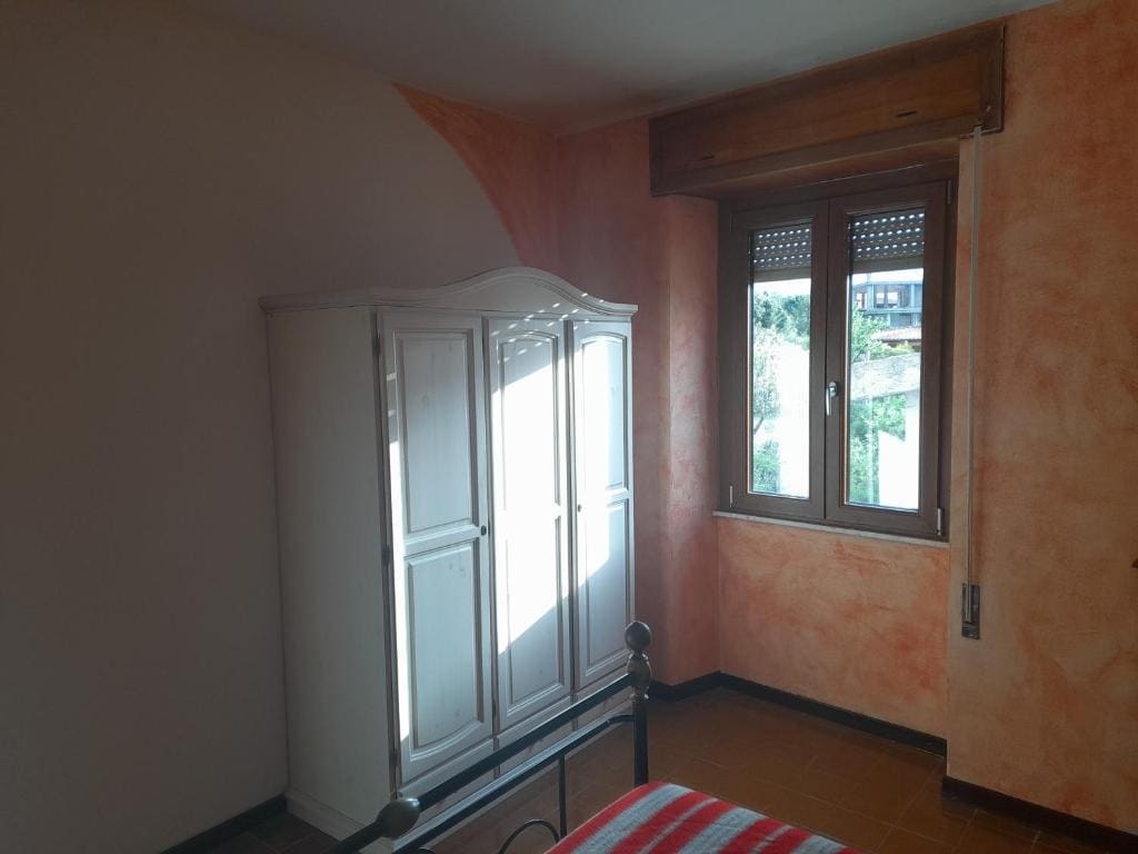 Standard Double Room with Shared Bathroom room - Image 2