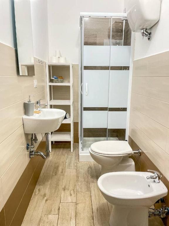 Double Room with Private Bathroom room - Image 3