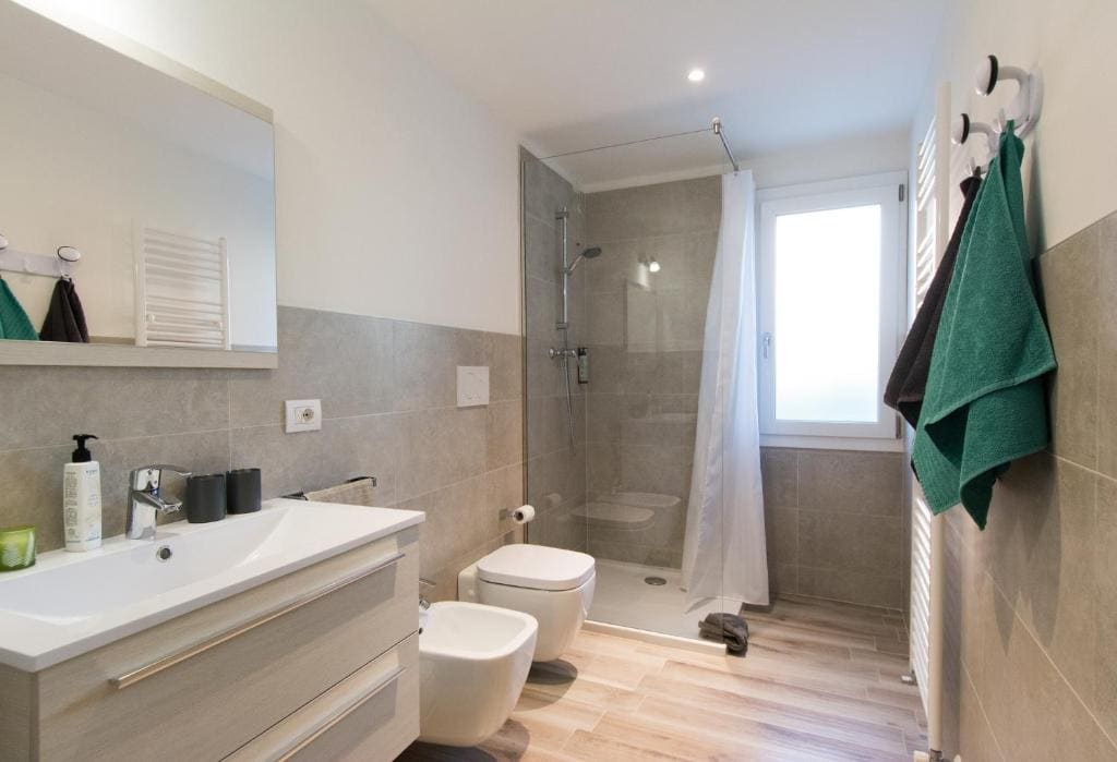 Quadruple Room with Private Bathroom room - Image 2