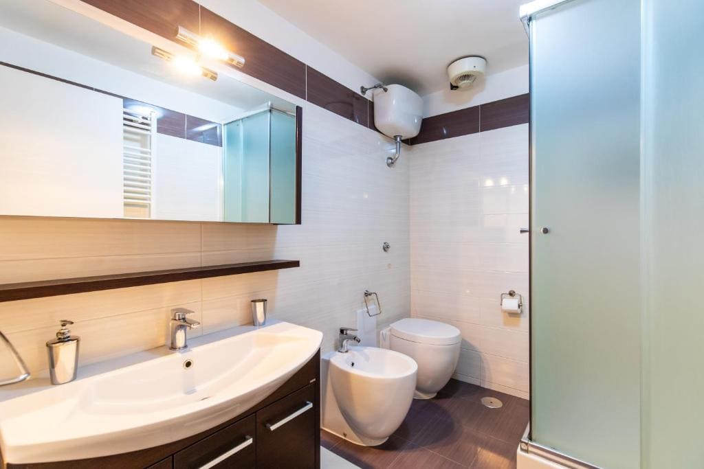 Double Room with Private Bathroom room - Image 3