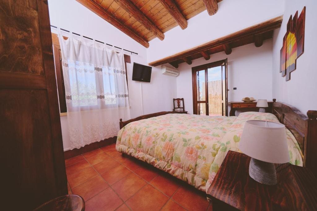Double Room with Terrace room - Image 2