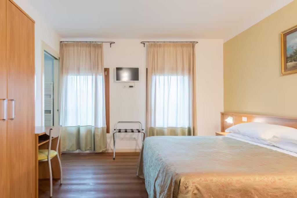 Double or Twin Room with Private Bathroom room - Image 1