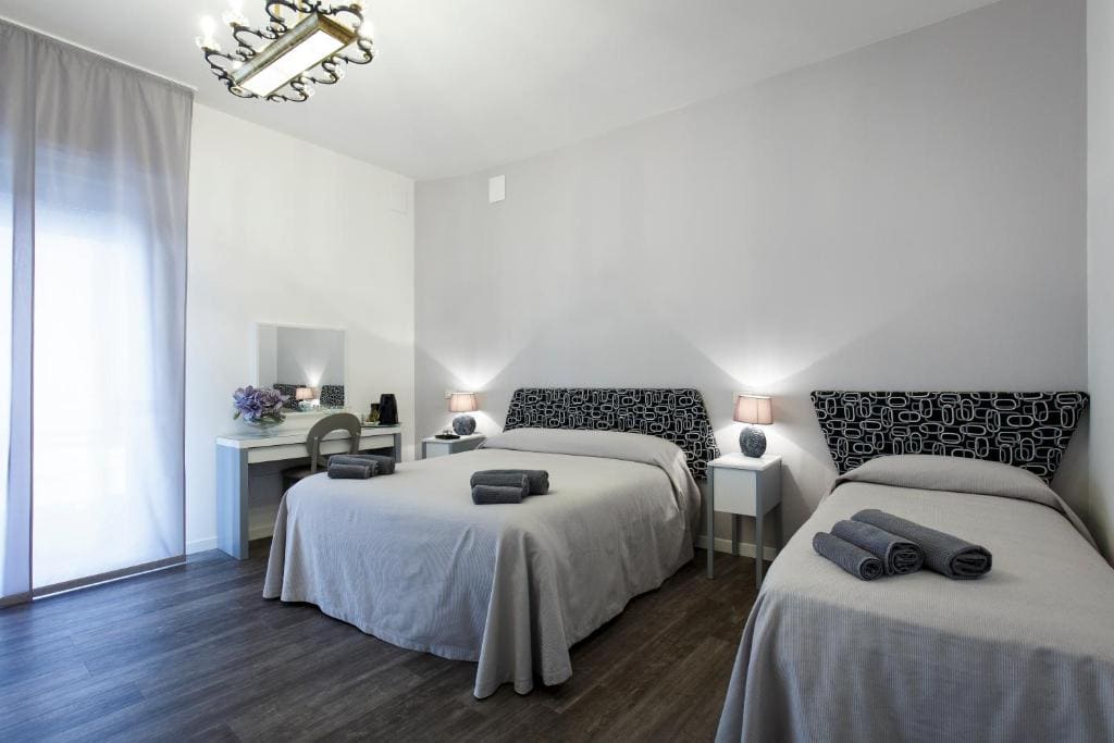Family Suite with Balcony room - Image 3