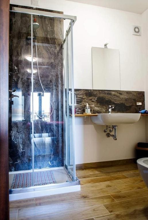 Double Room with Private Bathroom room - Image 1